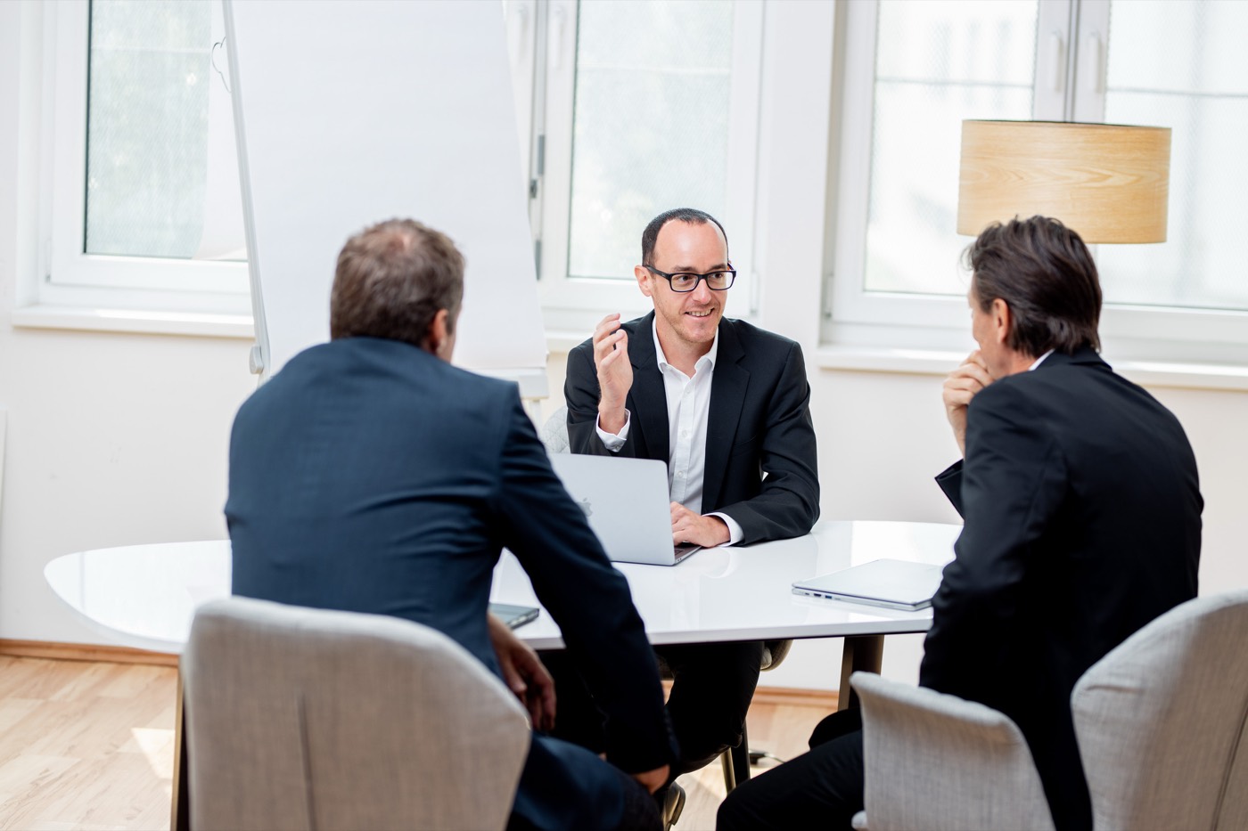 Martin Posarnig in conversation with two managing directors